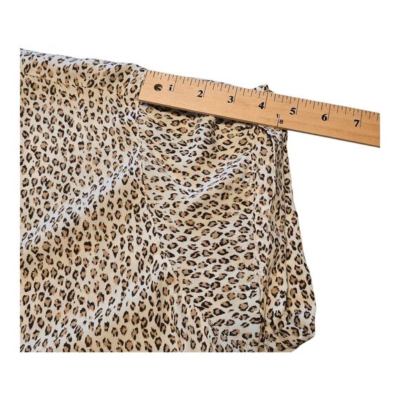 Gap Leopard Print Blouse Womens Size Large Short Sleeve Lightweight Mob Wife - Picture 7 of 9